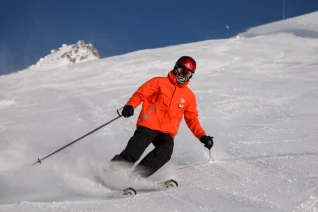With LATITUR on Cerro Catedral you can make Clase Exclusiva Ski 2hs 2 alumnos en Catedral