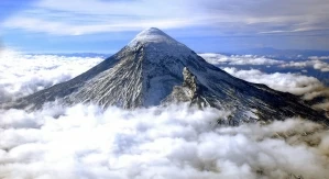 With LATITUR on Volcán Lanín you can make Ascenso al Volcán Lanín: la Aventura de tu Vida