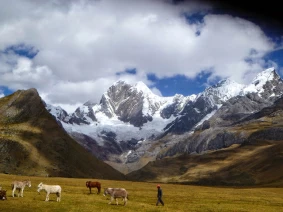With LATITUR on Huaraz you can make Travesía y Trekking Cordillera Huayhuash 12 días