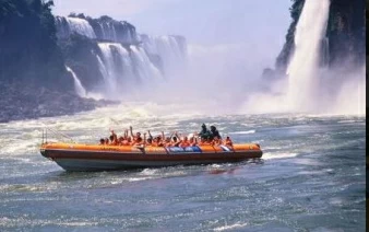 With LATITUR on Puerto Iguazú you can make Cataratas Argentinas y Brasil con Gran Aventura