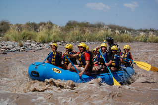 With LATITUR on Tunuyán you can make Rafting Clásico en Valle de Uco