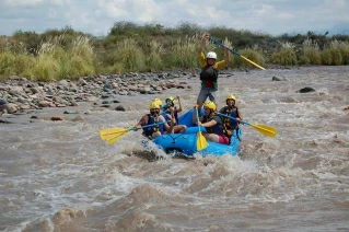 With LATITUR on Tunuyán you can make Rafting Superior en Valle de Uco