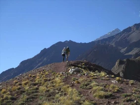With LATITUR on Aconcagua you can make Trekking Medio Aconcagua hasta 3400m Día Completo