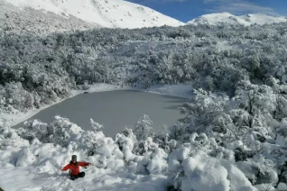With LATITUR on San Carlos de Bariloche you can make Caminata a la Laguna Congelada con Almuerzo
