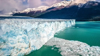 With LATITUR on Glaciar Perito Moreno you can make Glaciar Perito Moreno