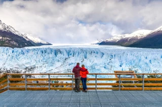 With LATITUR on Glaciar Perito Moreno you can make Excursión con Navegación al Glaciar Perito Moreno