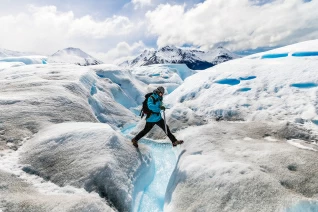 With LATITUR on Glaciar Perito Moreno you can make BIG ICE Navegación y Trekking en Bosque y Glaciar