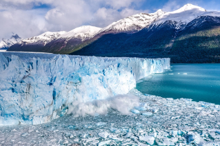 With LATITUR on Glaciar Perito Moreno you can make Navega frente al Glaciar Perito Moreno c/Traslados