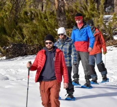 With LATITUR on Base Cerro Chapelco you can make C4 Parque de Nieve: Raquetas de Nieve + SnowTubing