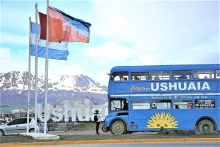 With LATITUR on Ushuaia you can make Citytour Panorámico en Bus Doubledecker en Ushuaia