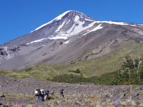 With LATITUR on Volcán Lanín you can make Trekking a Refugio Volcán Lanin Cara Norte
