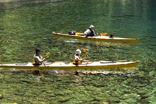 With LATITUR on Villa La Angostura you can make Excursión privada en kayak para 4 con merienda