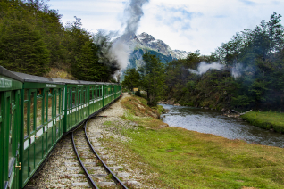 Ushuaia Imperdible: Excursión, Tren y Navegación