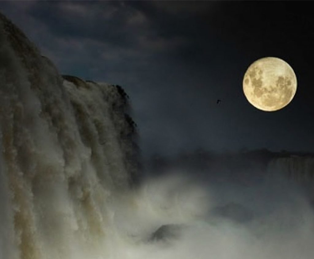 Paseo bajo la Luna Llena en Cataratas del Iguazú