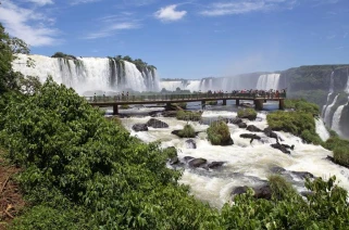 With LATITUR on Cataratas del Iguazú you can make Excursión a Cataratas del Iguazú - Lado Brasil
