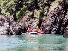 With LATITUR on San Carlos de Bariloche you can make Rafting en el río Limay por la Estepa Patagónica