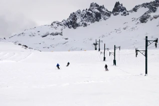With LATITUR on Laderas Cerro Perito Moreno you can make Bautismo de Ski en Laderas Cerro Perito Moreno
