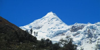 With LATITUR on Tocllaraju you can make Nevado Tocllaraju: Desafiando la Cordillera Blanca