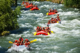 With LATITUR on Río Atuel you can make Aventura Completa! Rafting, Trekking y Catamarán